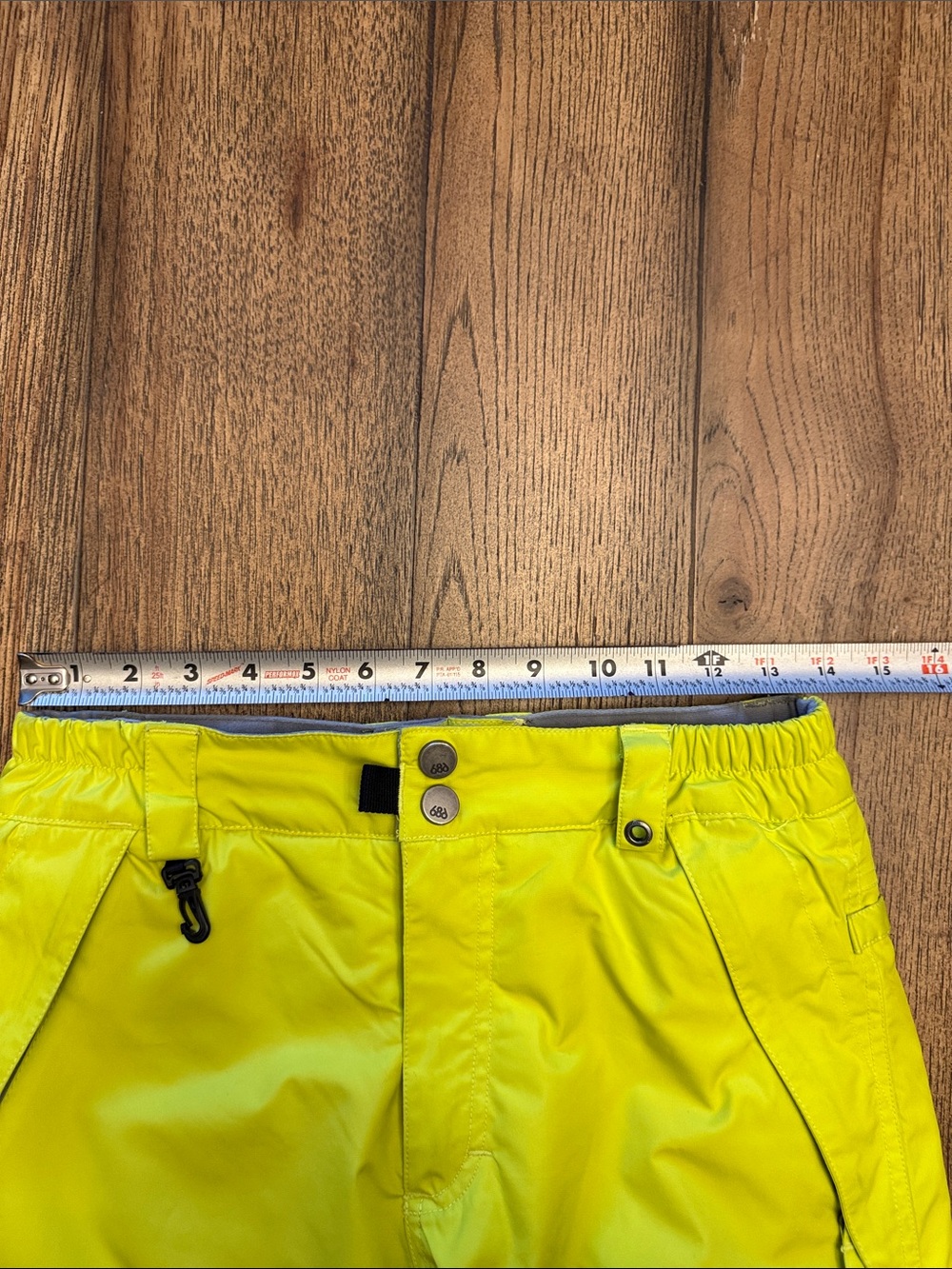 686 Kids Infinity Cargo Insulated Snowboard Pants in High-Visibility Yellow - Picture 13 of 16